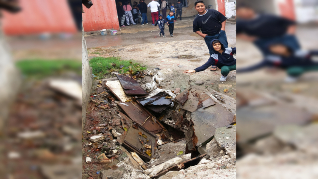 İtfaiye aracı yangına giderken foseptiğe düştü